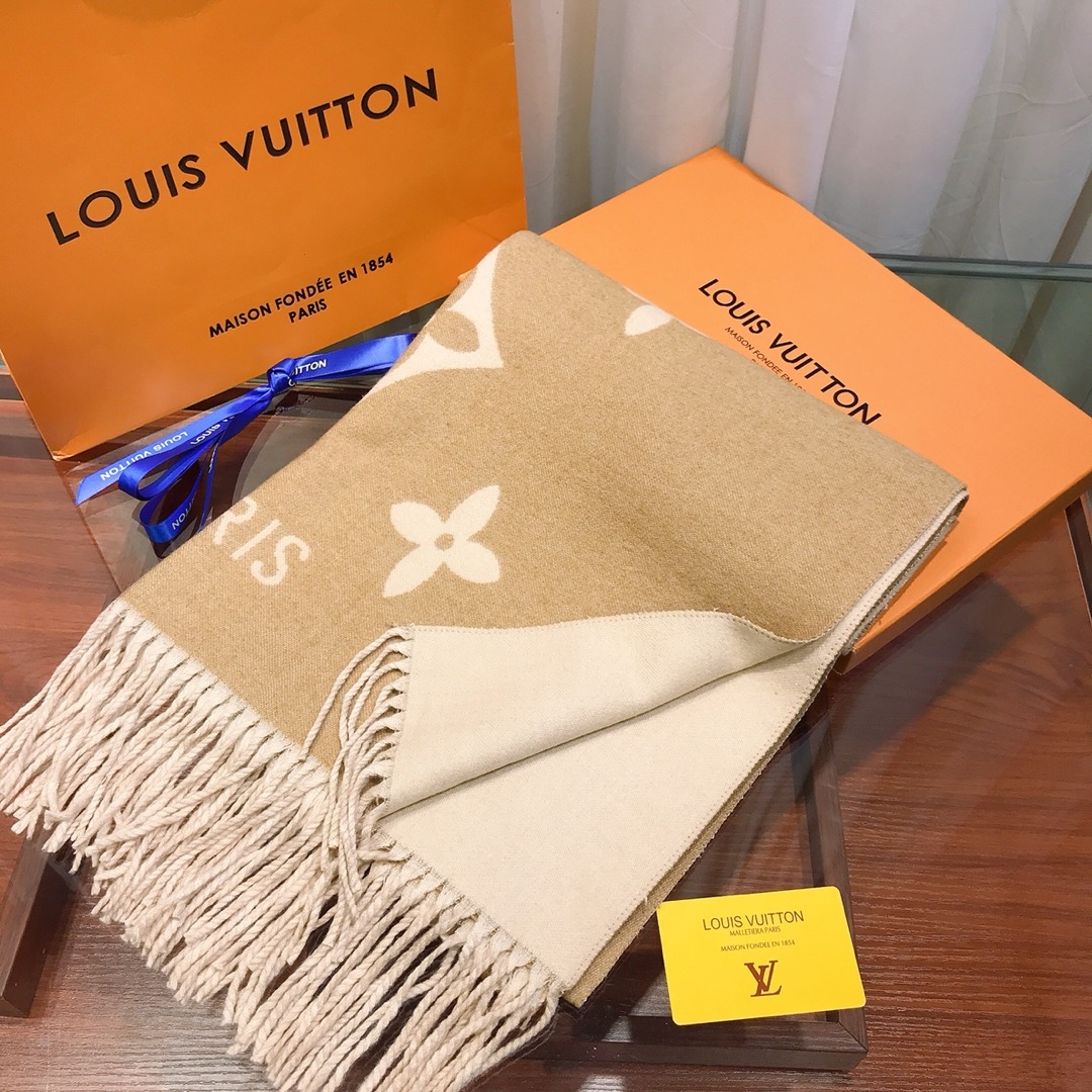 Louis Vuitton Premium Woven Classic Four-Leaf Clover Scarf for Women – product image 5