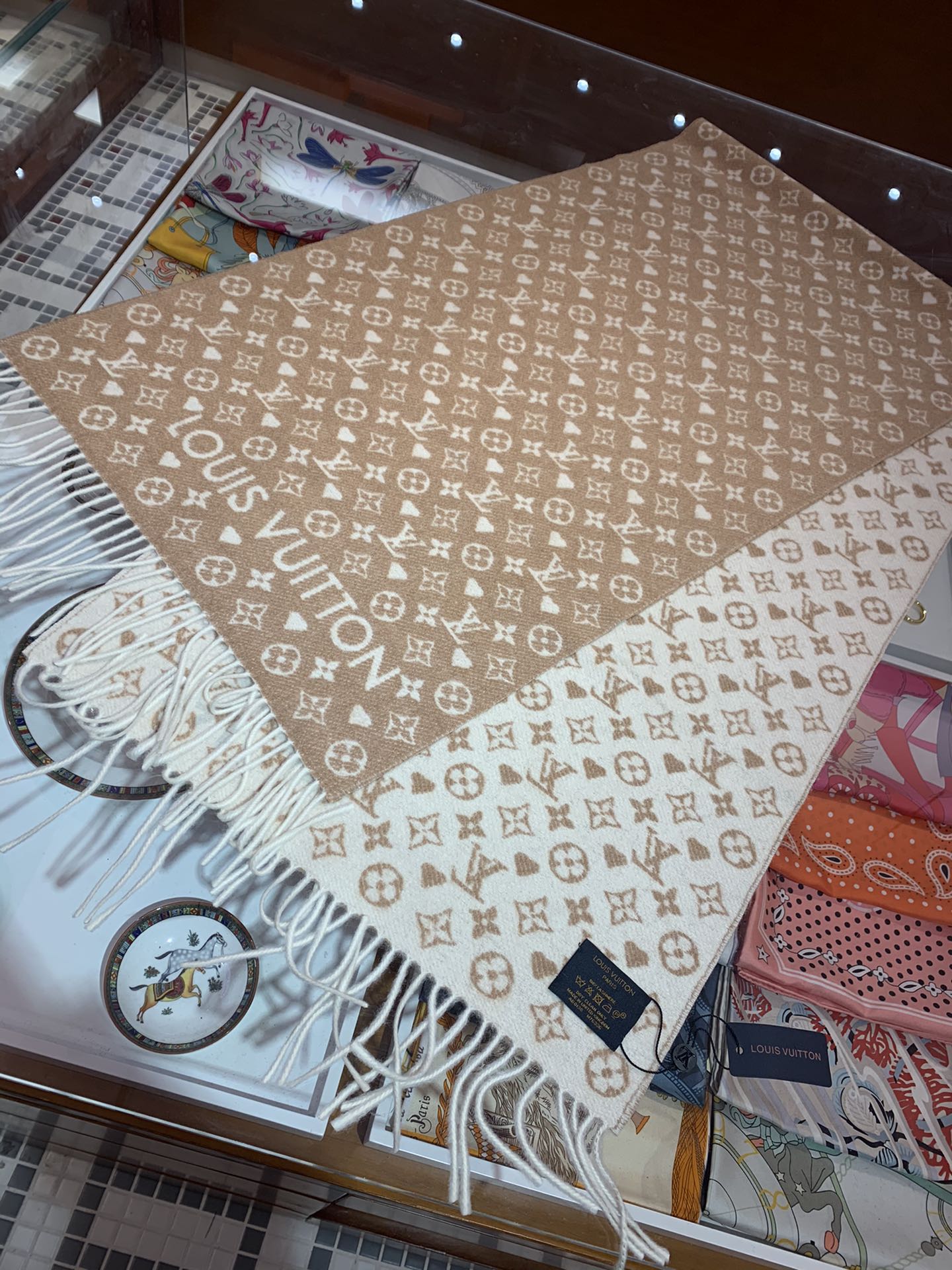 Louis Vuitton Premium Woven Love Monogram Element Fringed Scarf for Women – product image 11