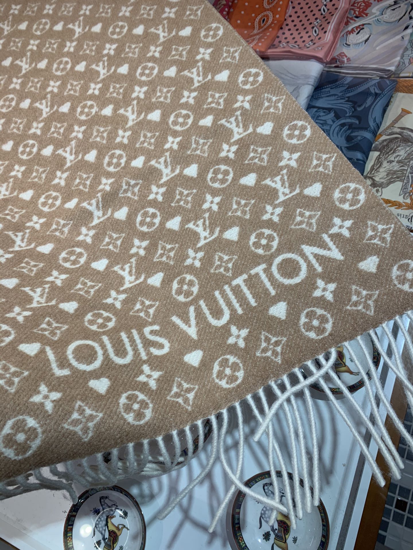 Louis Vuitton Premium Woven Love Monogram Element Fringed Scarf for Women – product image 12