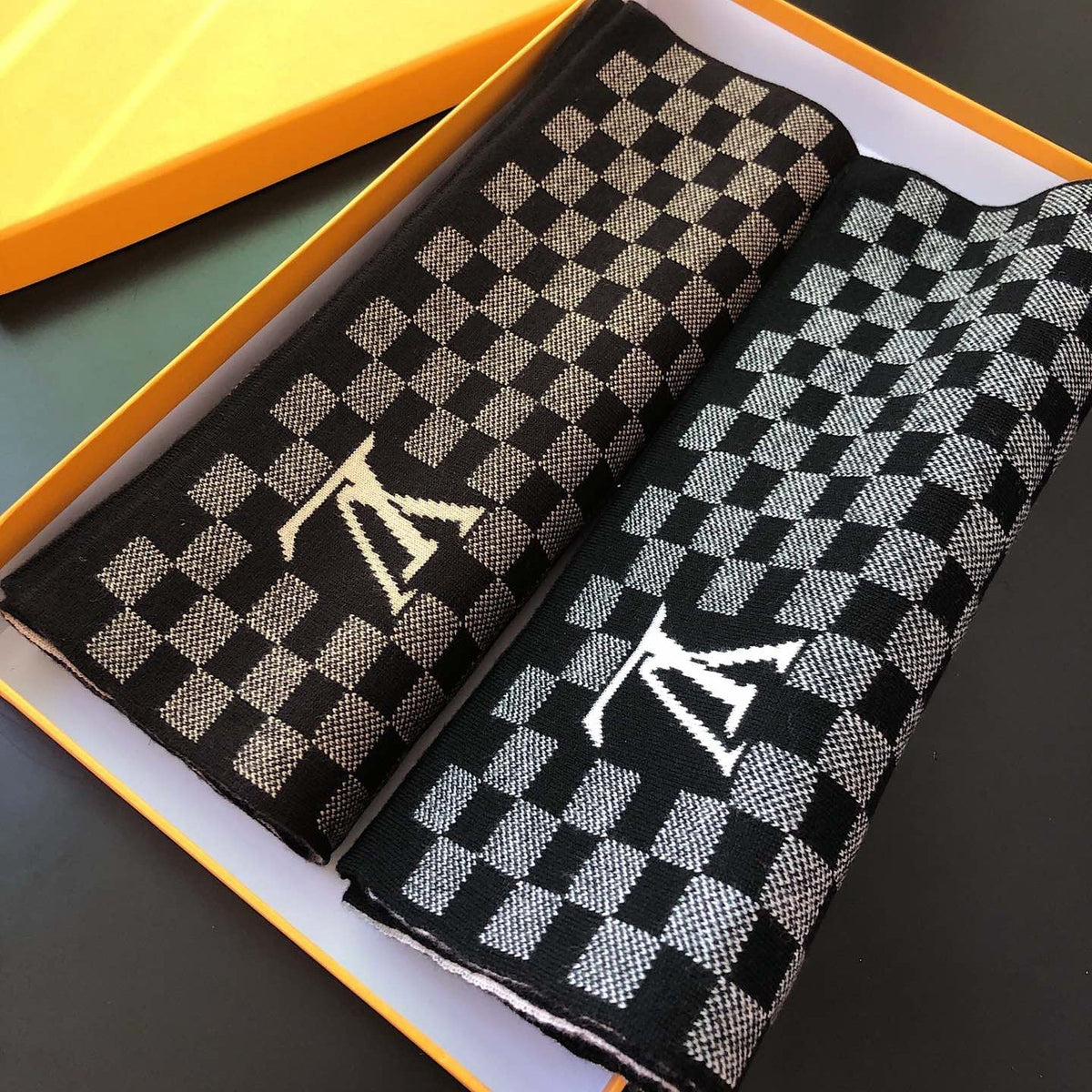 Louis Vuitton Premium Woven Unisex Plaid Scarf – product image 7