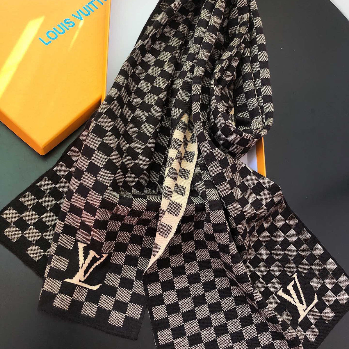Louis Vuitton Premium Woven Unisex Plaid Scarf – product image 9