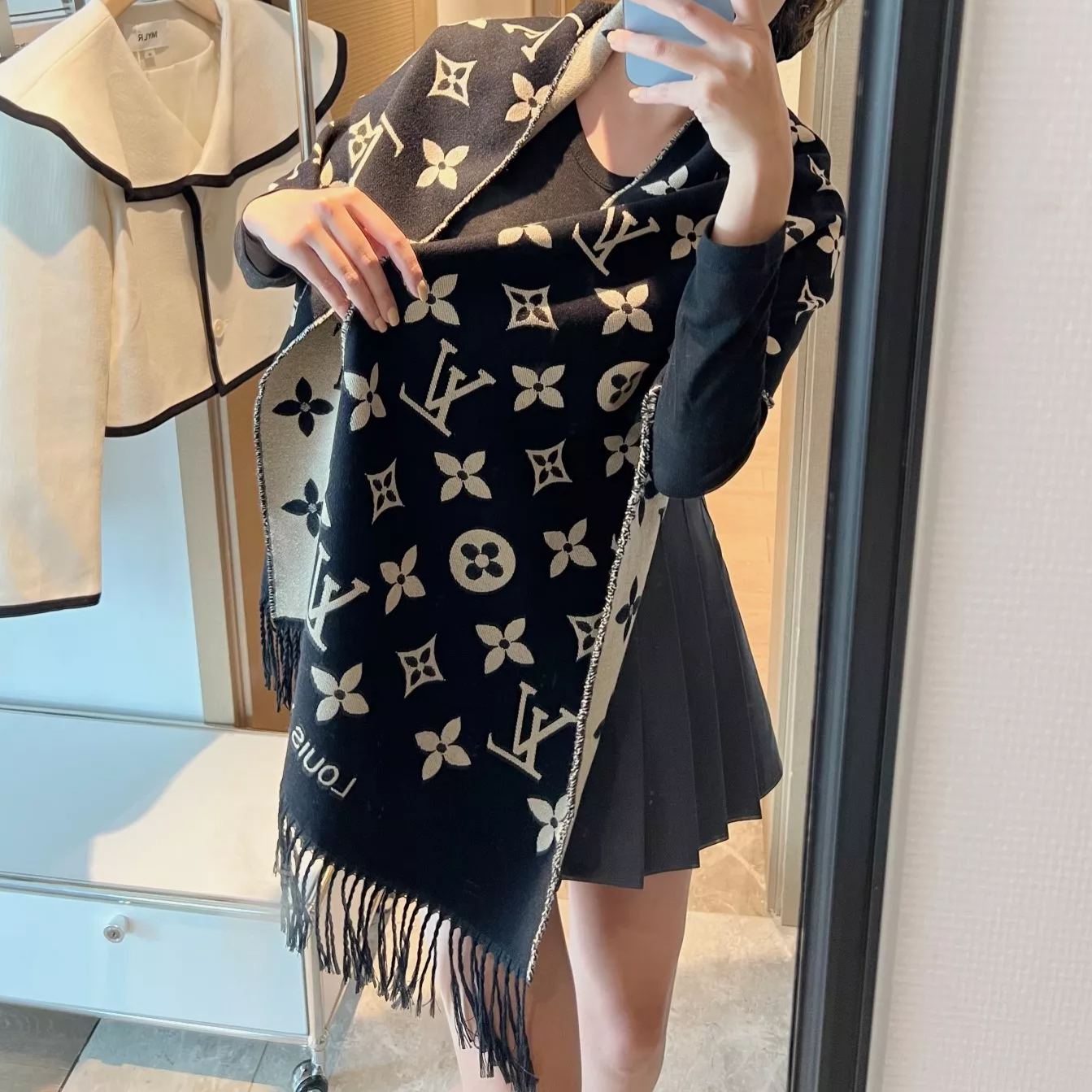 Louis Vuitton Premium Woven Wild At Heart Series Monogram Fringe Scarf Shawl – product image 18