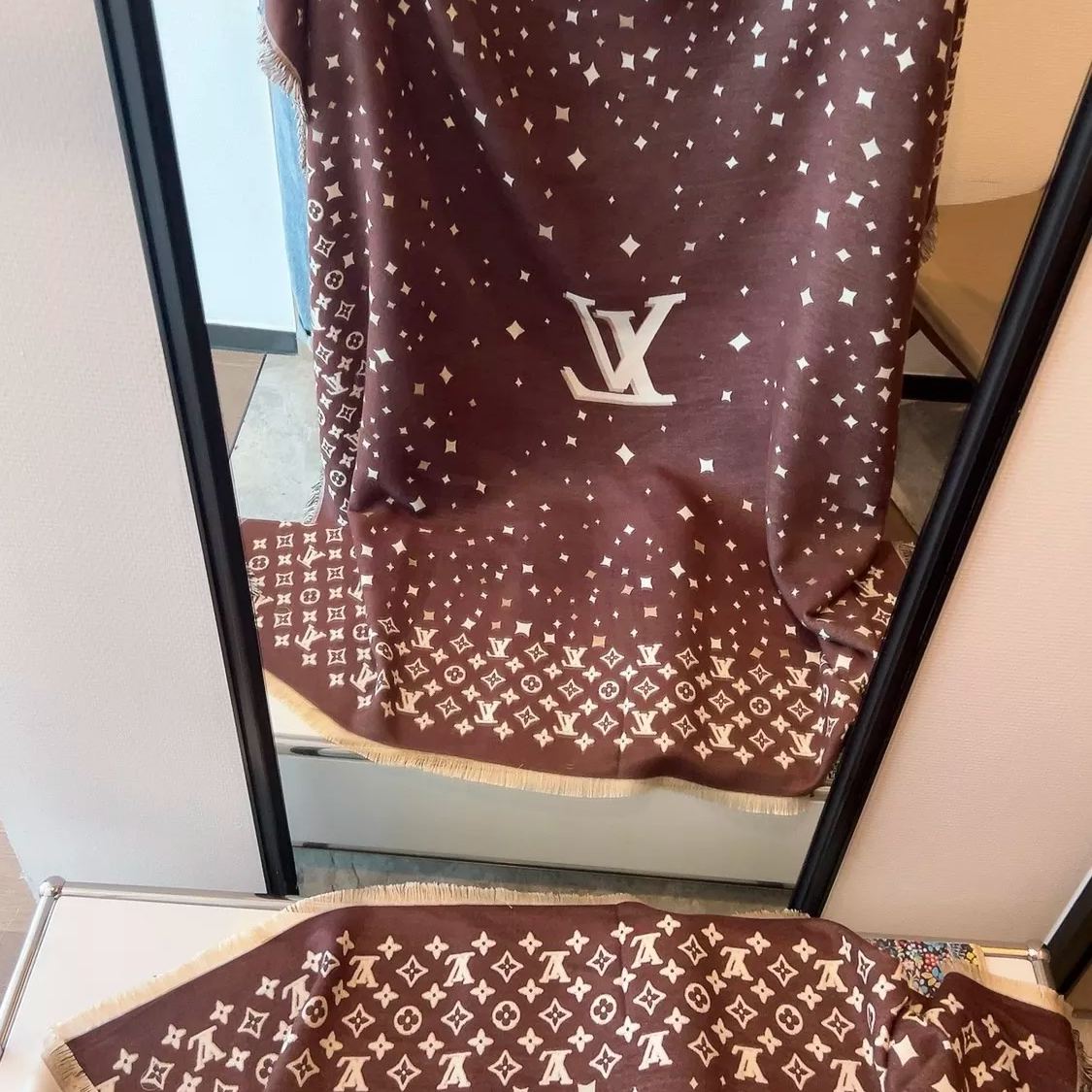Louis Vuitton Starry Sky Series Cashmere Scarf Shawl for Women – product image 15