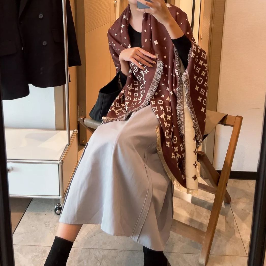 Louis Vuitton Starry Sky Series Cashmere Scarf Shawl for Women – product image 17