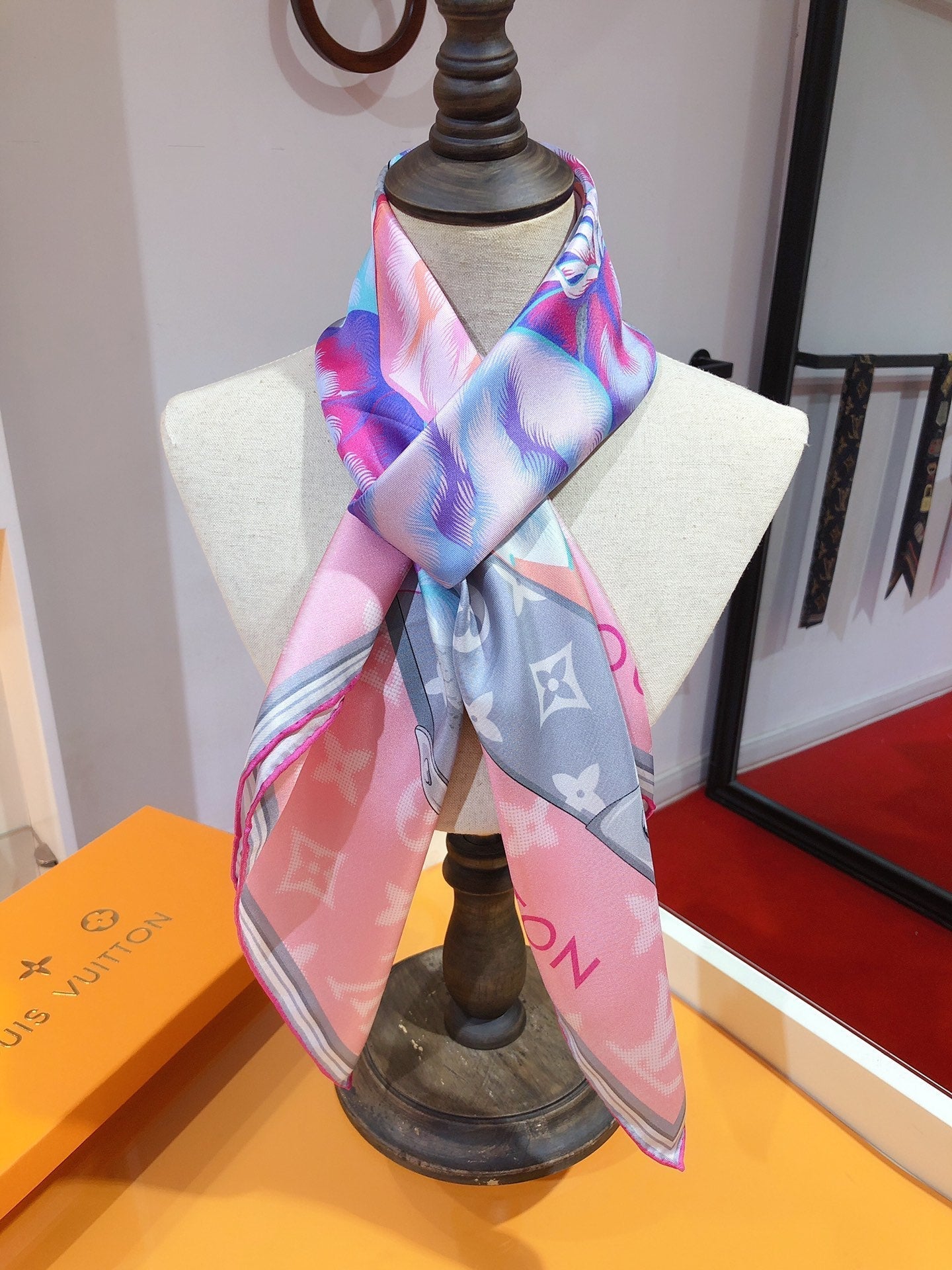 Louis Vuitton Twill Silk Monogram Bouquet Square Scarf for Women – product image 10