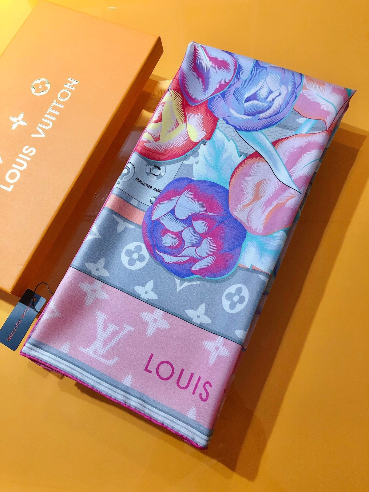 Louis Vuitton Twill Silk Monogram Bouquet Square Scarf for Women – product image 12