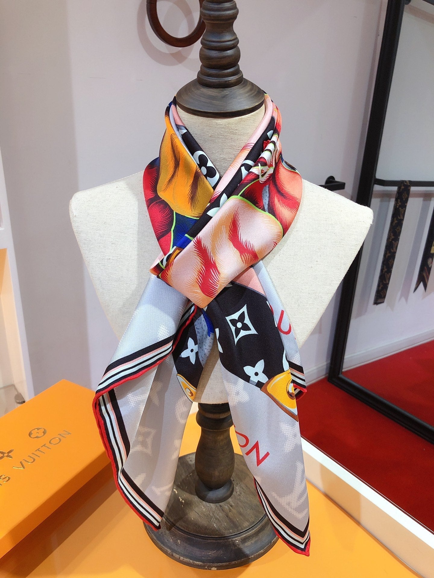 Louis Vuitton Twill Silk Monogram Bouquet Square Scarf for Women – product image 18