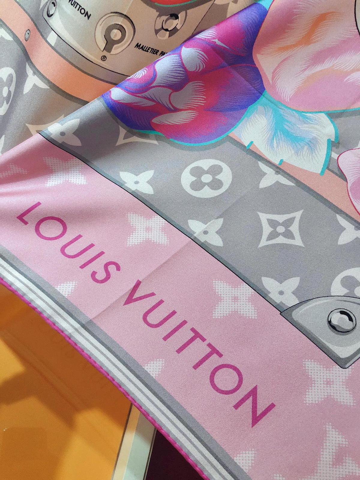 Louis Vuitton Twill Silk Monogram Bouquet Square Scarf for Women – product image 8