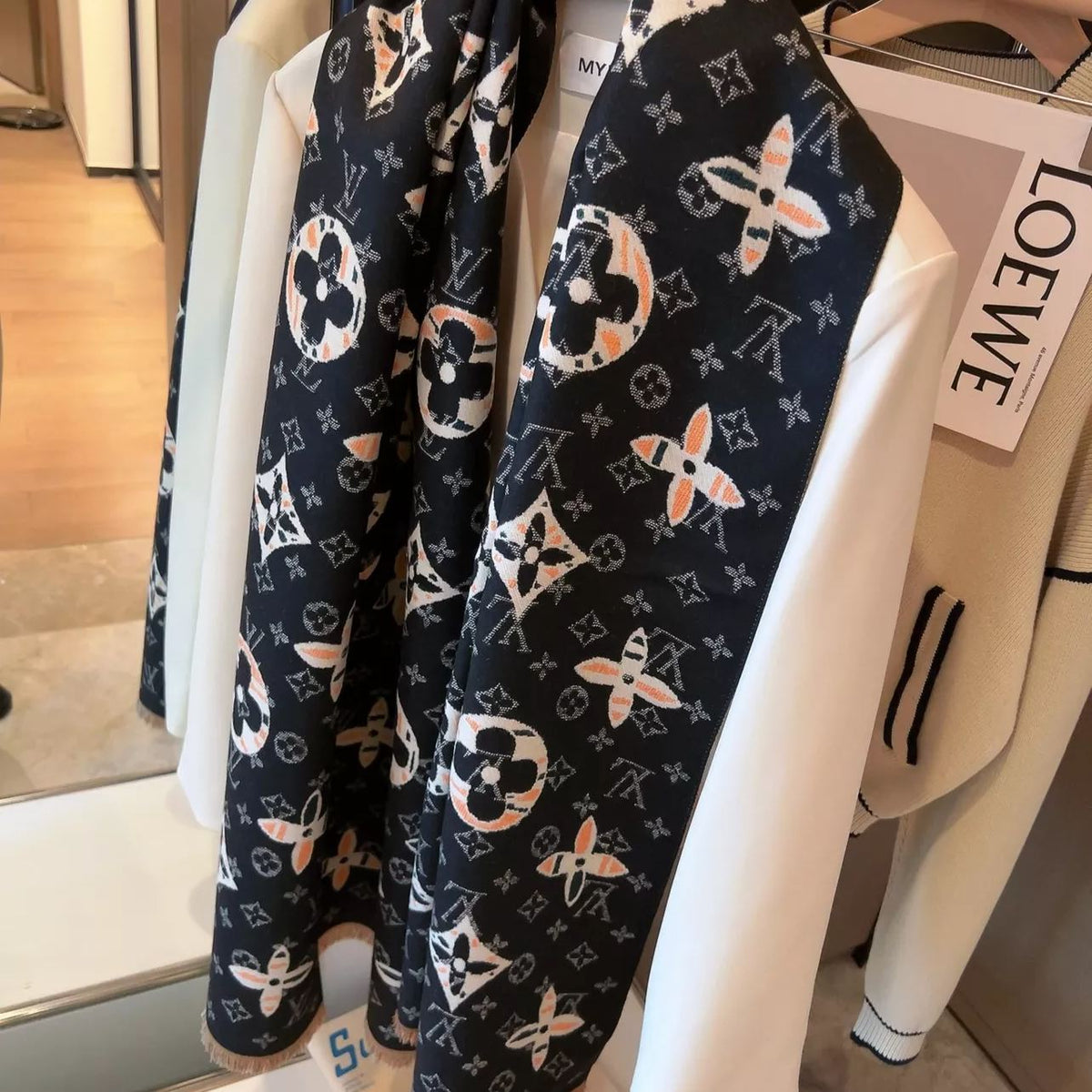 Louis Vuitton Two-Tone Monogram Jacquard Cashmere Scarf for Women – product image 2