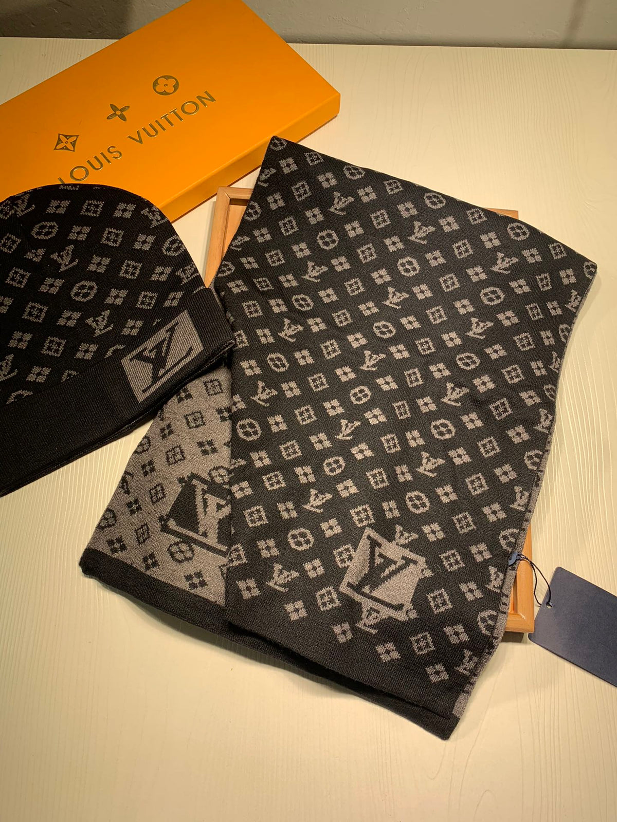 Louis Vuitton Wool Classic Monogram Jacquard Scarf & Hat Set for Women – product image 11