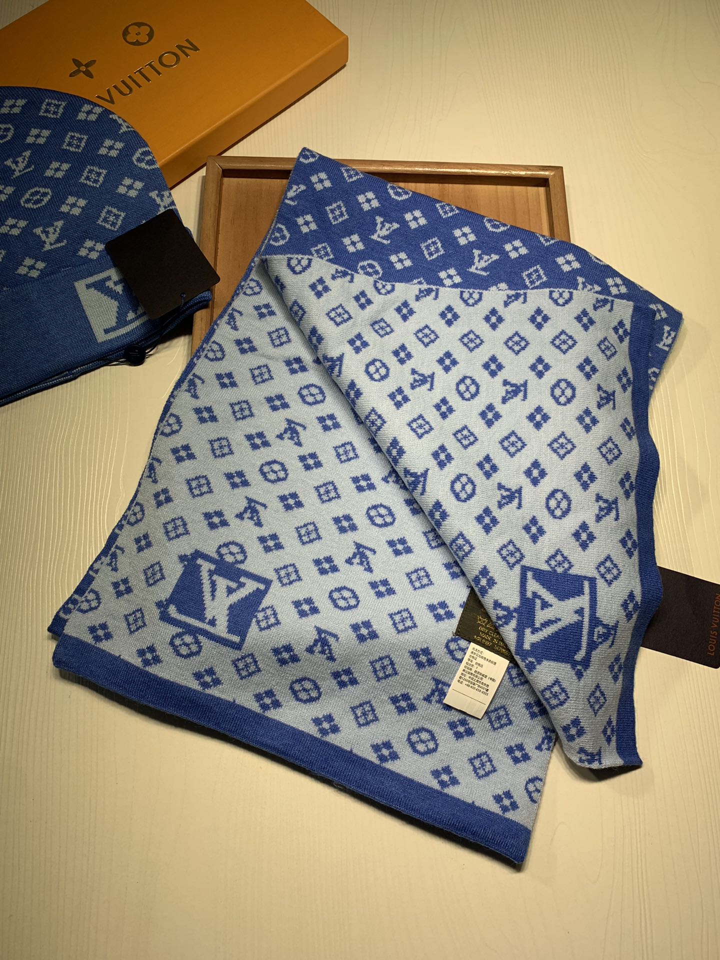 Louis Vuitton Wool Classic Monogram Jacquard Scarf & Hat Set for Women – product image 14