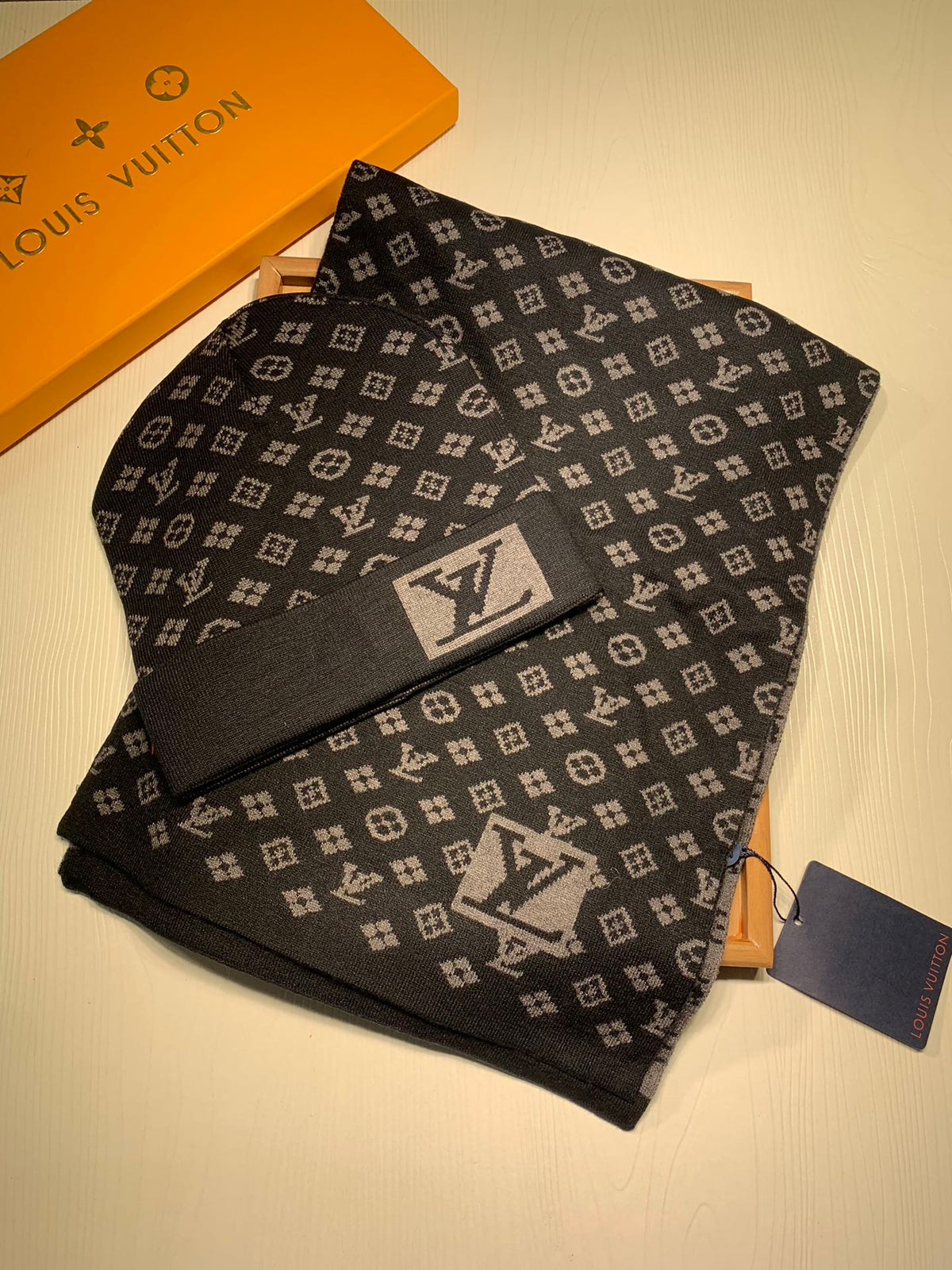 Louis Vuitton Wool Classic Monogram Jacquard Scarf & Hat Set for Women – product image 8