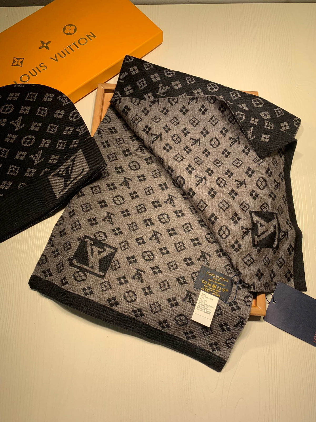 Louis Vuitton Wool Classic Monogram Jacquard Scarf & Hat Set for Women – product image 9
