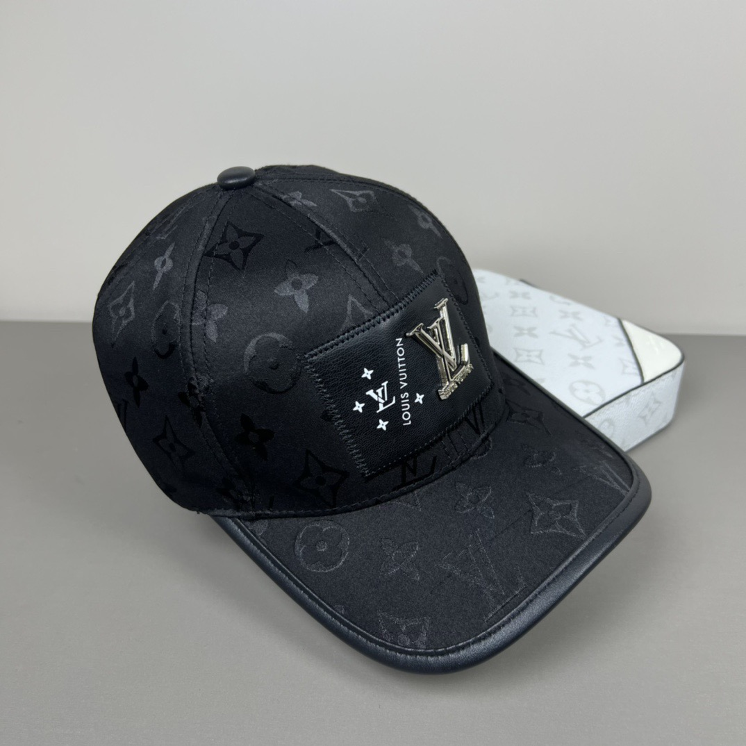 Louis Vuitton monogram baseball cap in black detail view