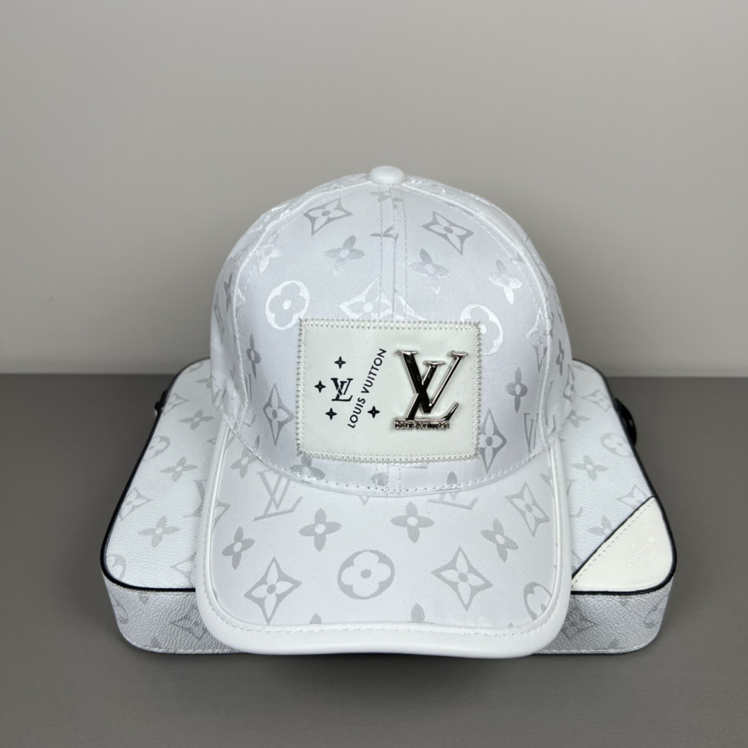 Louis Vuitton monogram baseball cap in white front detail
