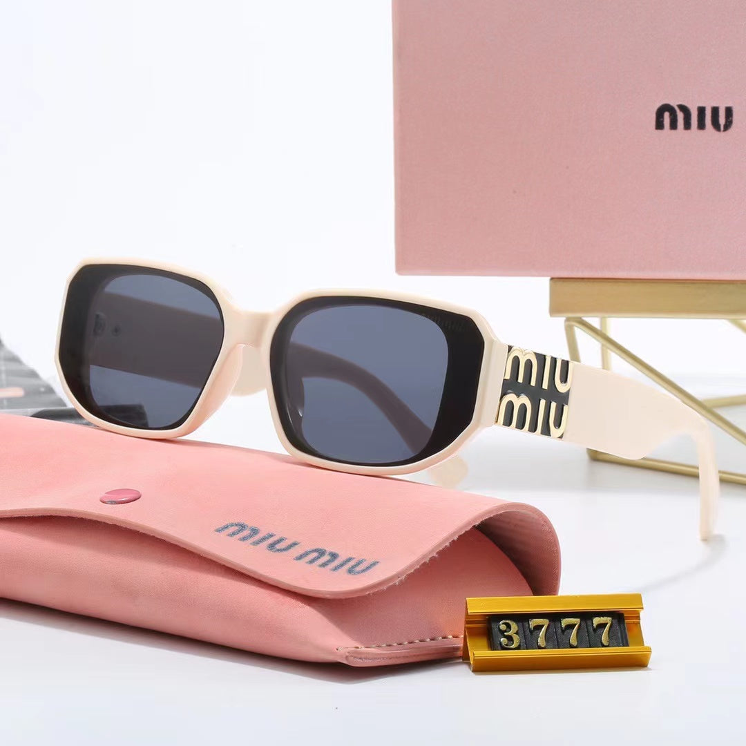 Miu Miu Square Logo-Temple Polarized Sunglasses for Unisex – product image 2