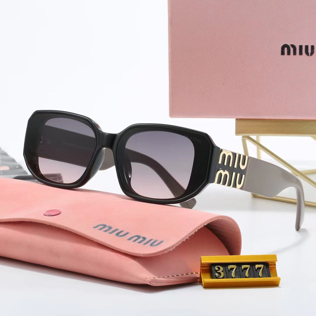 Miu Miu Square Logo-Temple Polarized Sunglasses for Unisex – product image 4