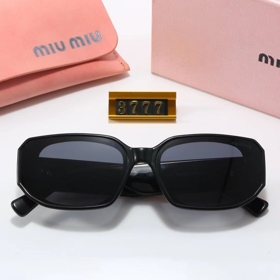 Miu Miu Square Logo-Temple Polarized Sunglasses for Unisex – product image 11