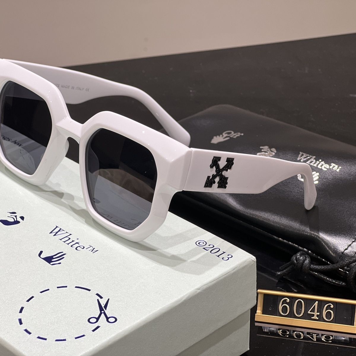 Off-White Square Frame Sunglasses for Unisex – product image 15