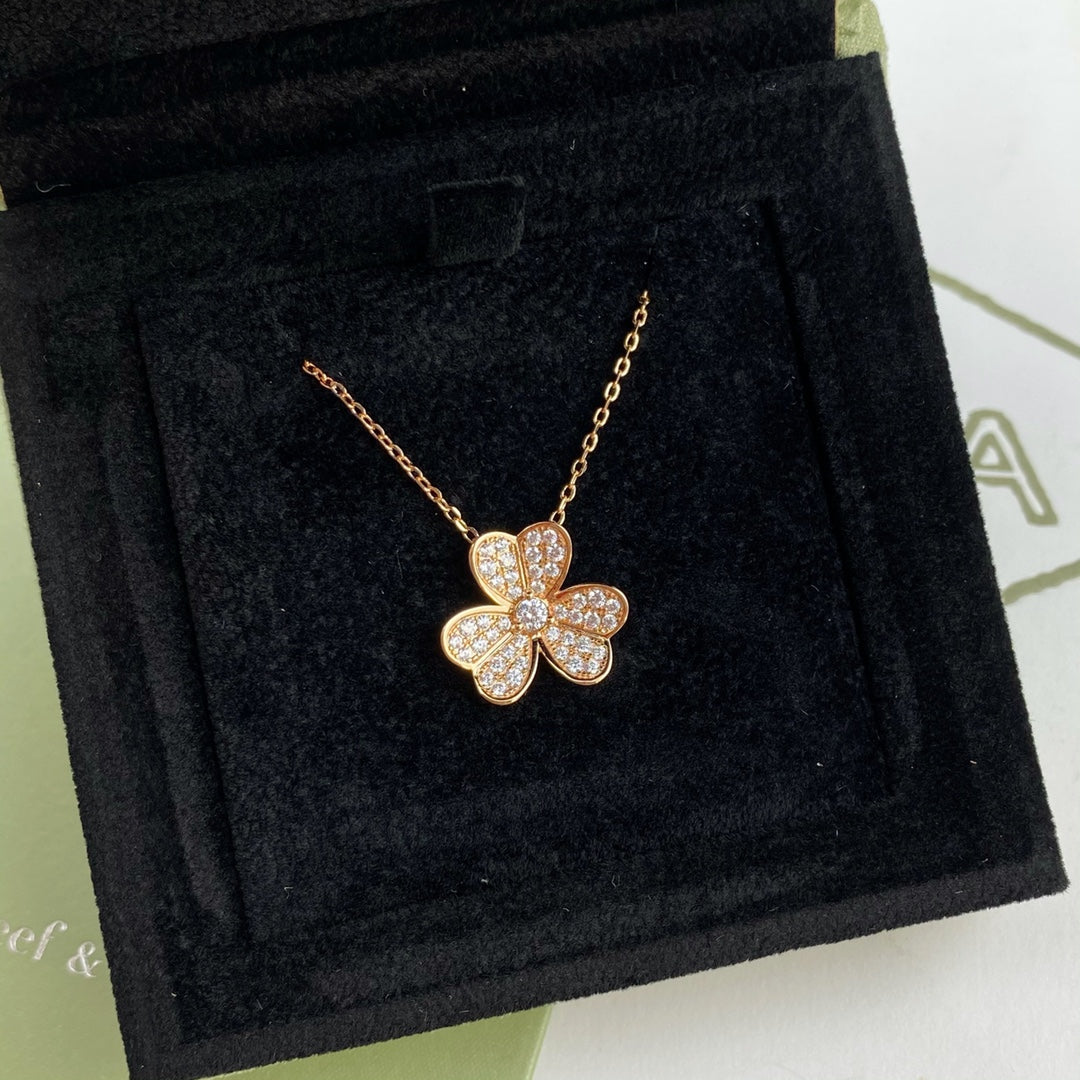 Van Cleef & Arpels Clover Crystal-Set Necklace – Luxury Designer Jewelry – product image 11