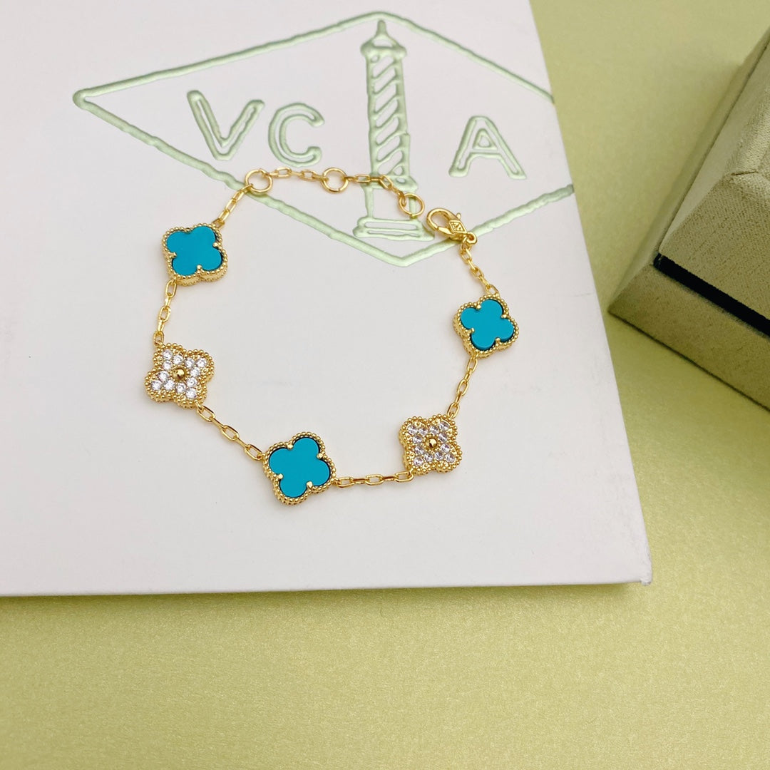Van Cleef & Arpels Cute Clover Bracelet – Luxury Jewelry – product image 2