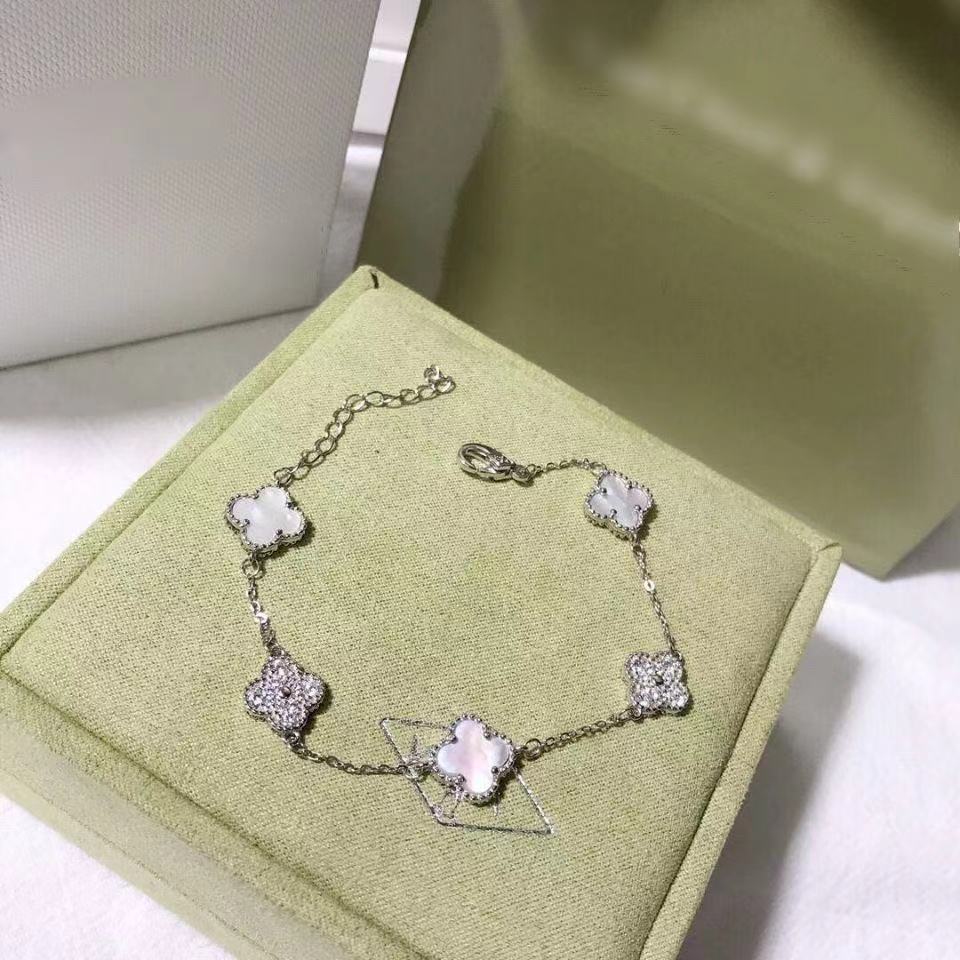 Van Cleef & Arpels Cute Clover Bracelet – Luxury Jewelry – product image 4