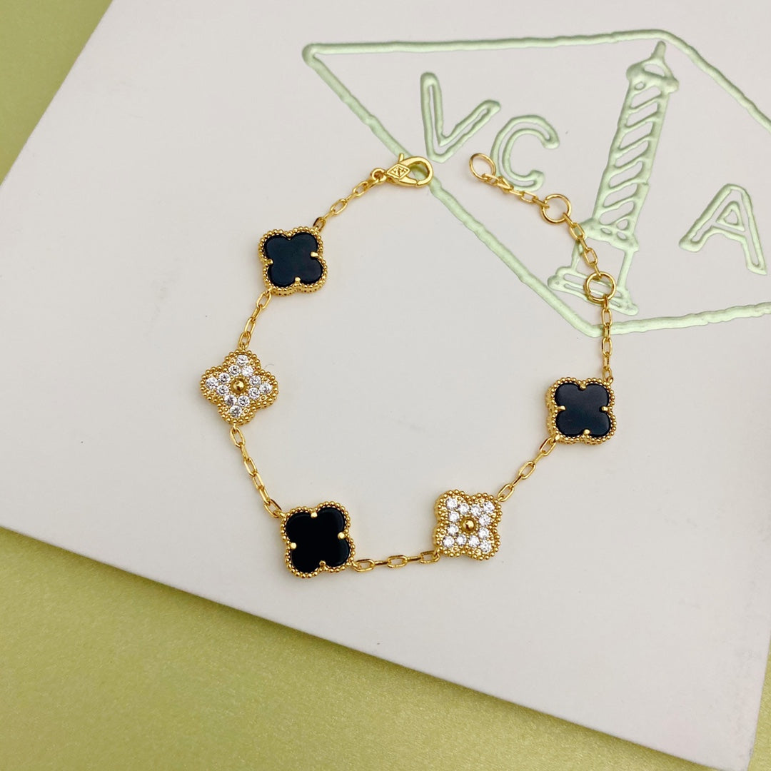 Van Cleef & Arpels Cute Clover Bracelet – Luxury Jewelry – product image 6
