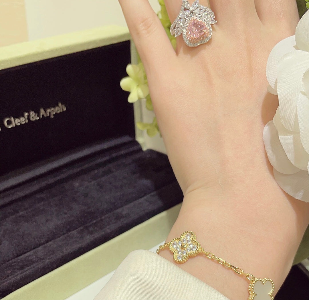 Van Cleef & Arpels Shell Clover Bracelet – Luxury Jewelry – product image 6
