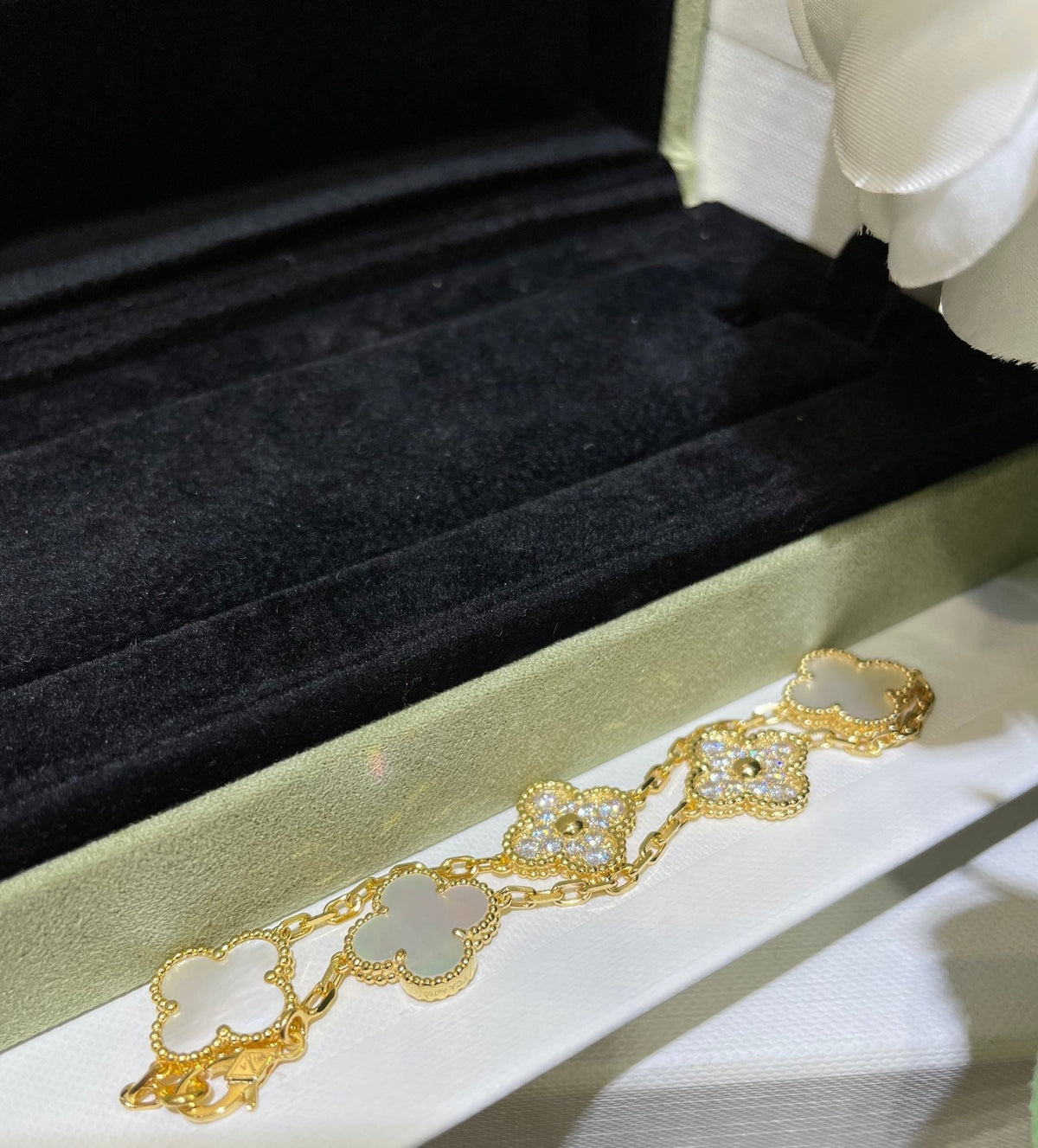 Van Cleef & Arpels Shell Clover Bracelet – Luxury Jewelry – product image 8