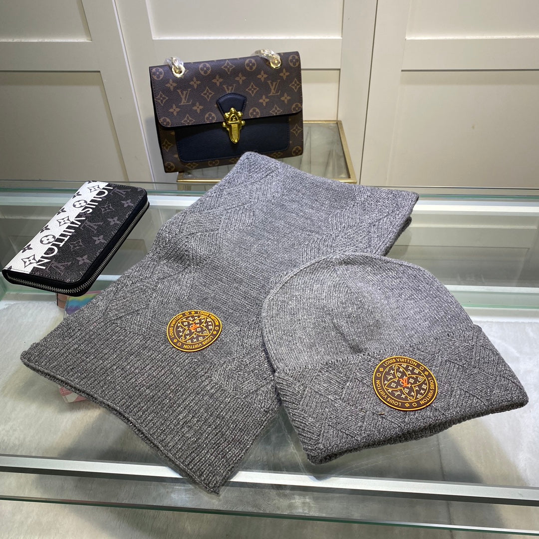 Versace Knit Cashmere Scarf Hat Set for Women – product image 4