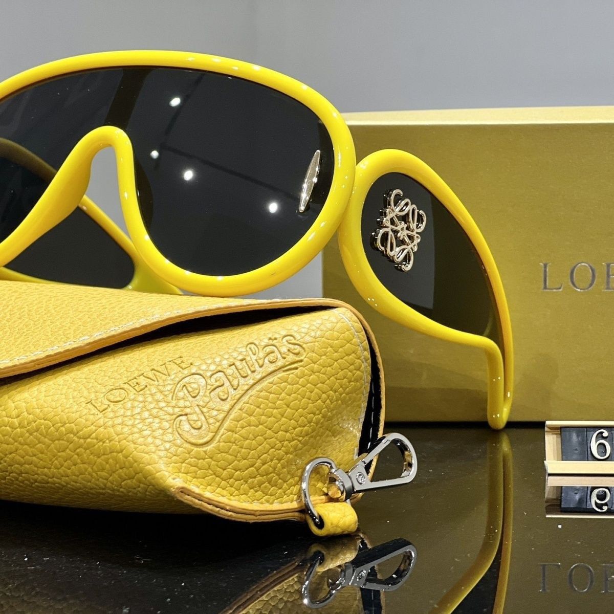 Versace Shield Large Frame One Piece Printed Sunglasses for Unisex – product image 16